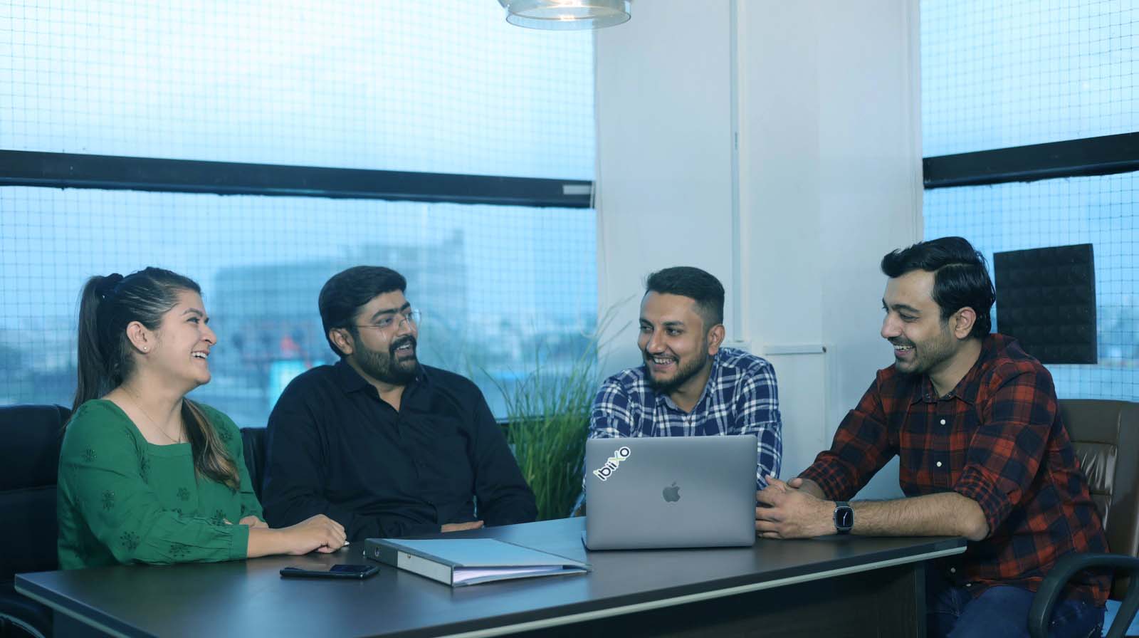 employees-at-ibiixo-company